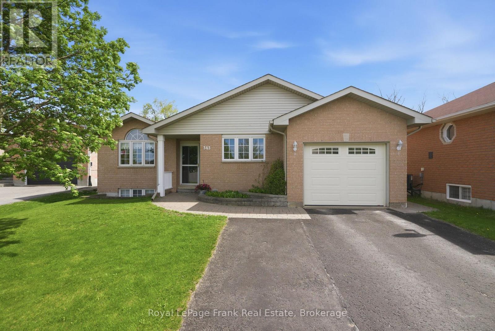 343 Mary Street W, Kawartha Lakes (Lindsay), Ontario  K9V 6J9 - Photo 2 - X13155478