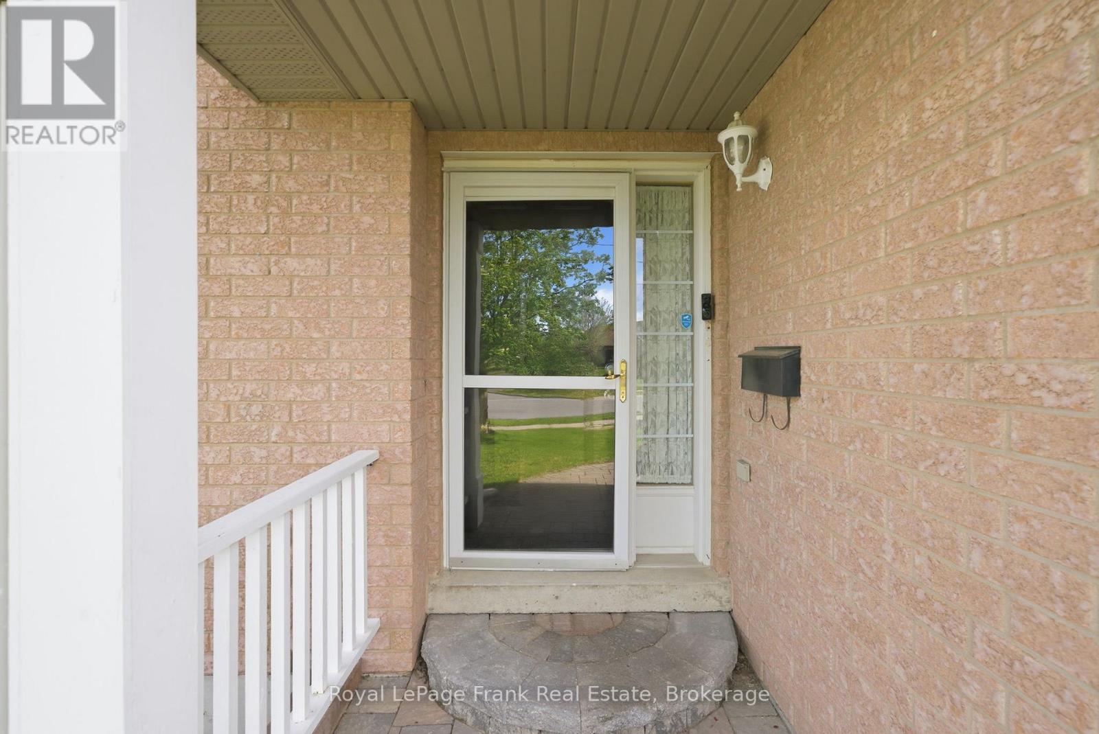 343 Mary Street W, Kawartha Lakes (Lindsay), Ontario  K9V 6J9 - Photo 5 - X13155478