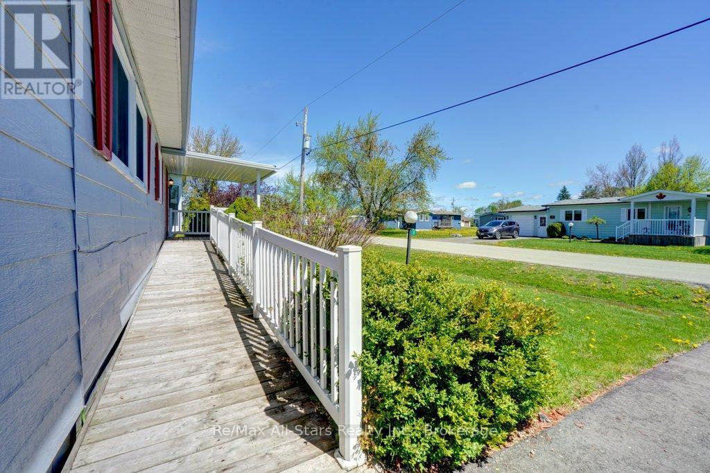 6 Vista Drive, Kawartha Lakes (Lindsay), Ontario  K9V 4R1 - Photo 3 - X13157896