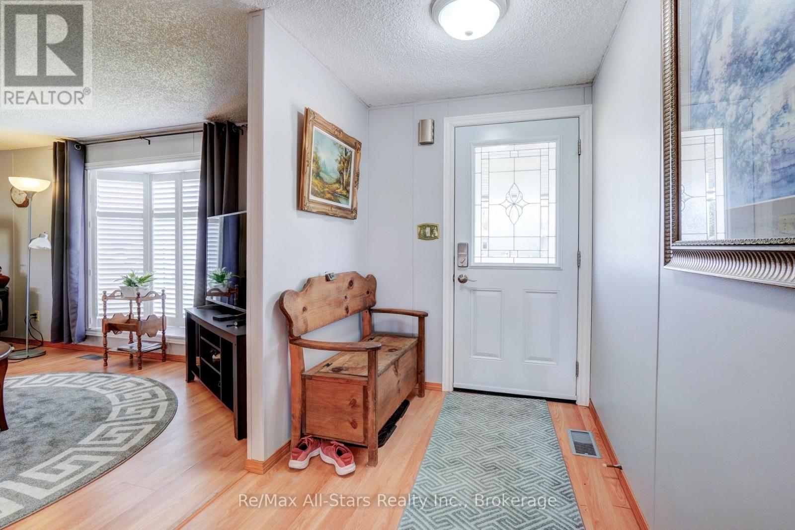 6 Vista Drive, Kawartha Lakes (Lindsay), Ontario  K9V 4R1 - Photo 5 - X13157896