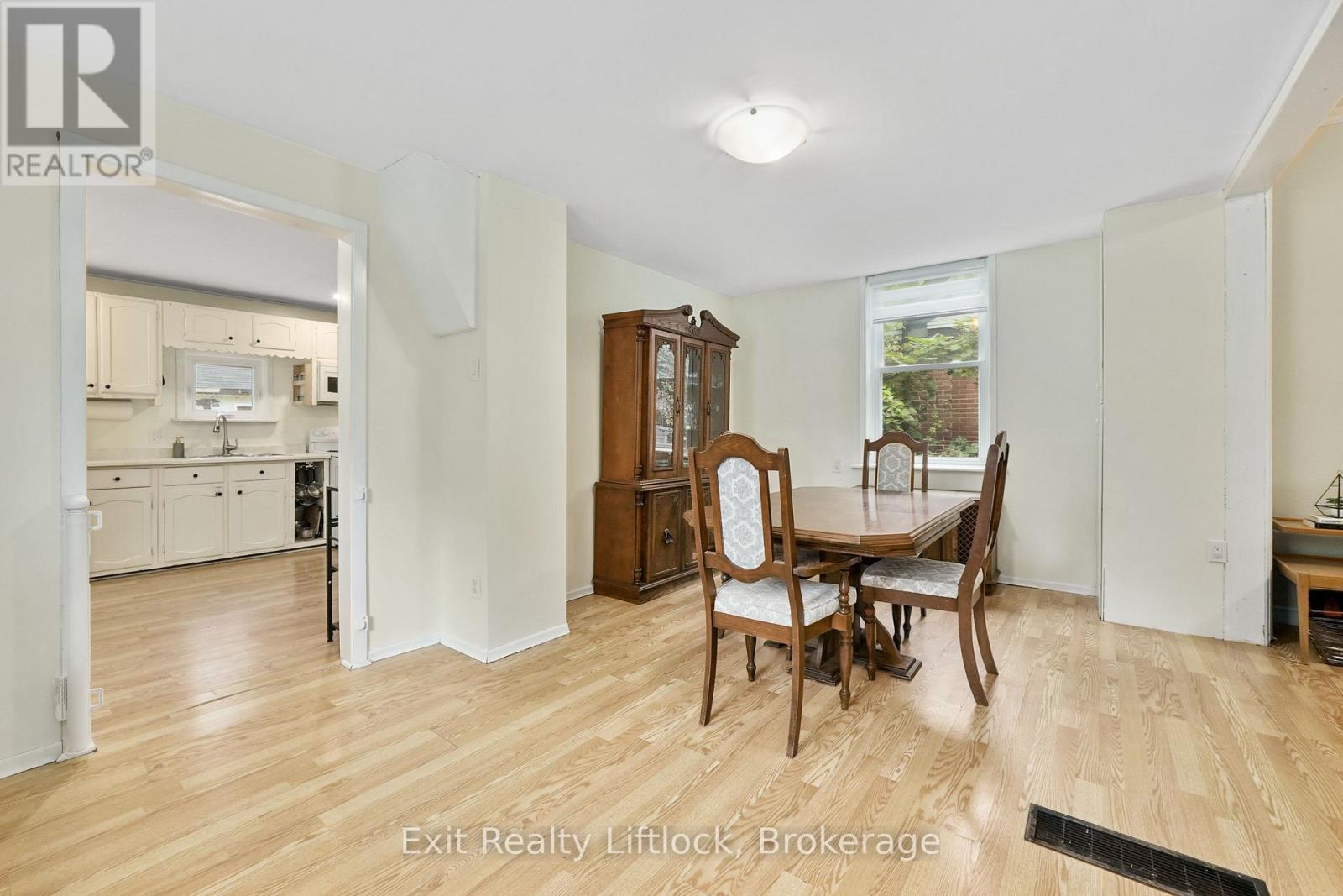 378 London Street, Peterborough (Town Ward 3), Ontario  K9H 2Z8 - Photo 8 - X13160382