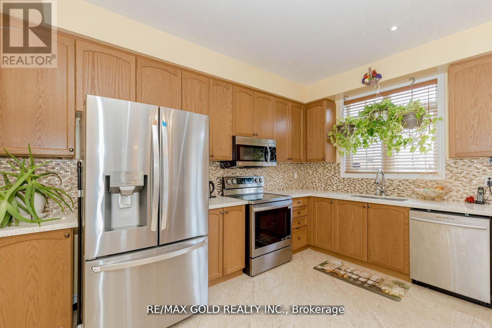 1554 Bruny Avenue, Pickering (Duffin Heights), Ontario  L0A 1G0 - Photo 16 - E13167500