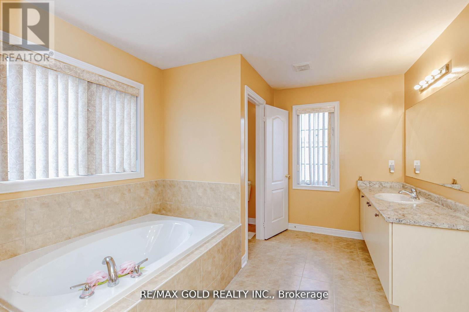1554 Bruny Avenue, Pickering (Duffin Heights), Ontario  L0A 1G0 - Photo 25 - E13167500