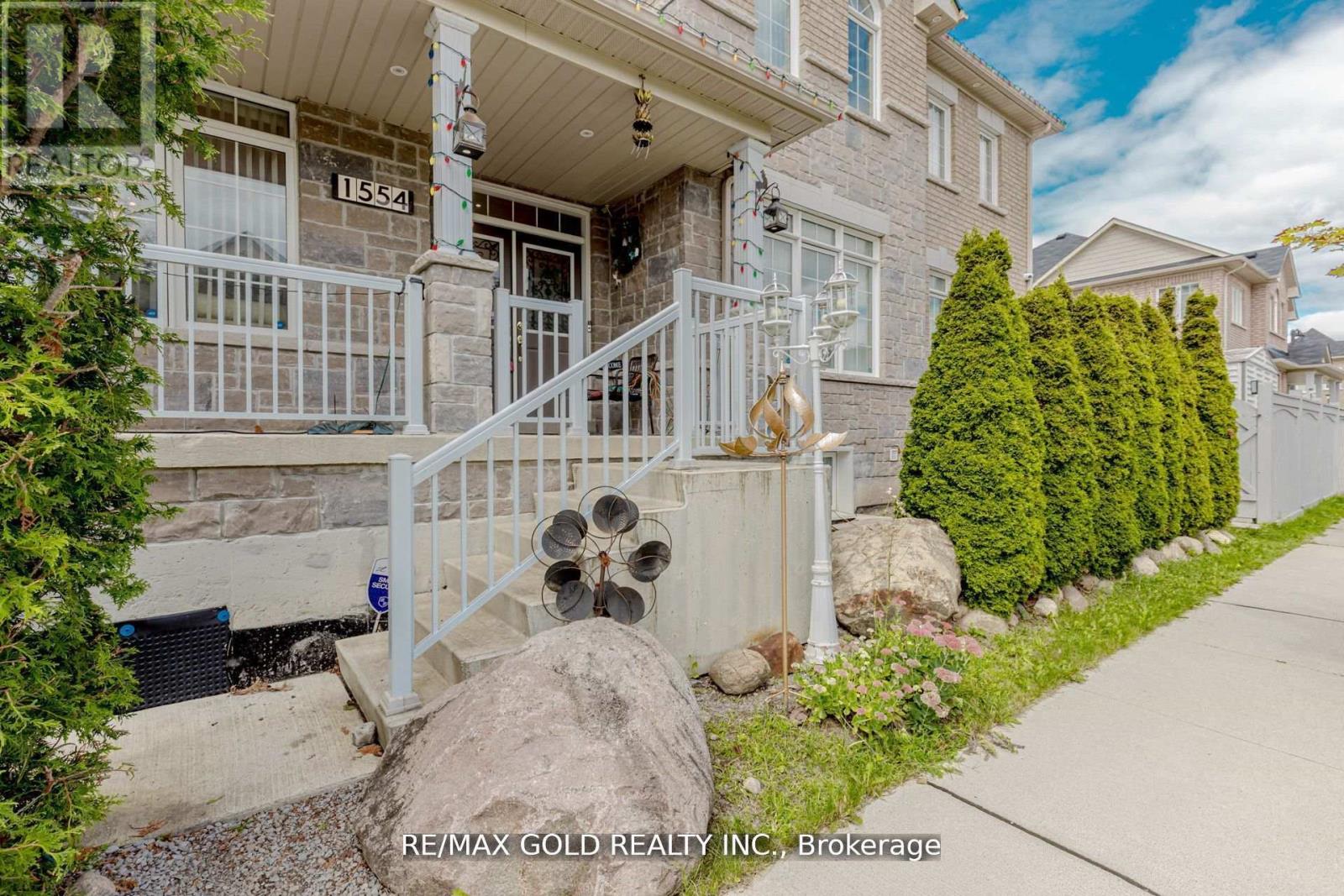 1554 Bruny Avenue, Pickering (Duffin Heights), Ontario  L0A 1G0 - Photo 4 - E13167500
