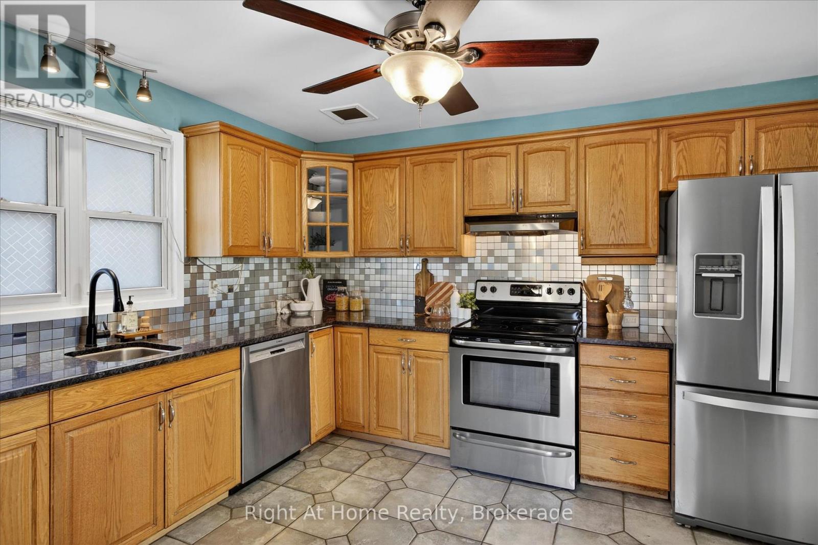 278 Mcfarlane Street, Peterborough (Ashburnham Ward 4), Ontario  K9H 1K4 - Photo 2 - X13168500