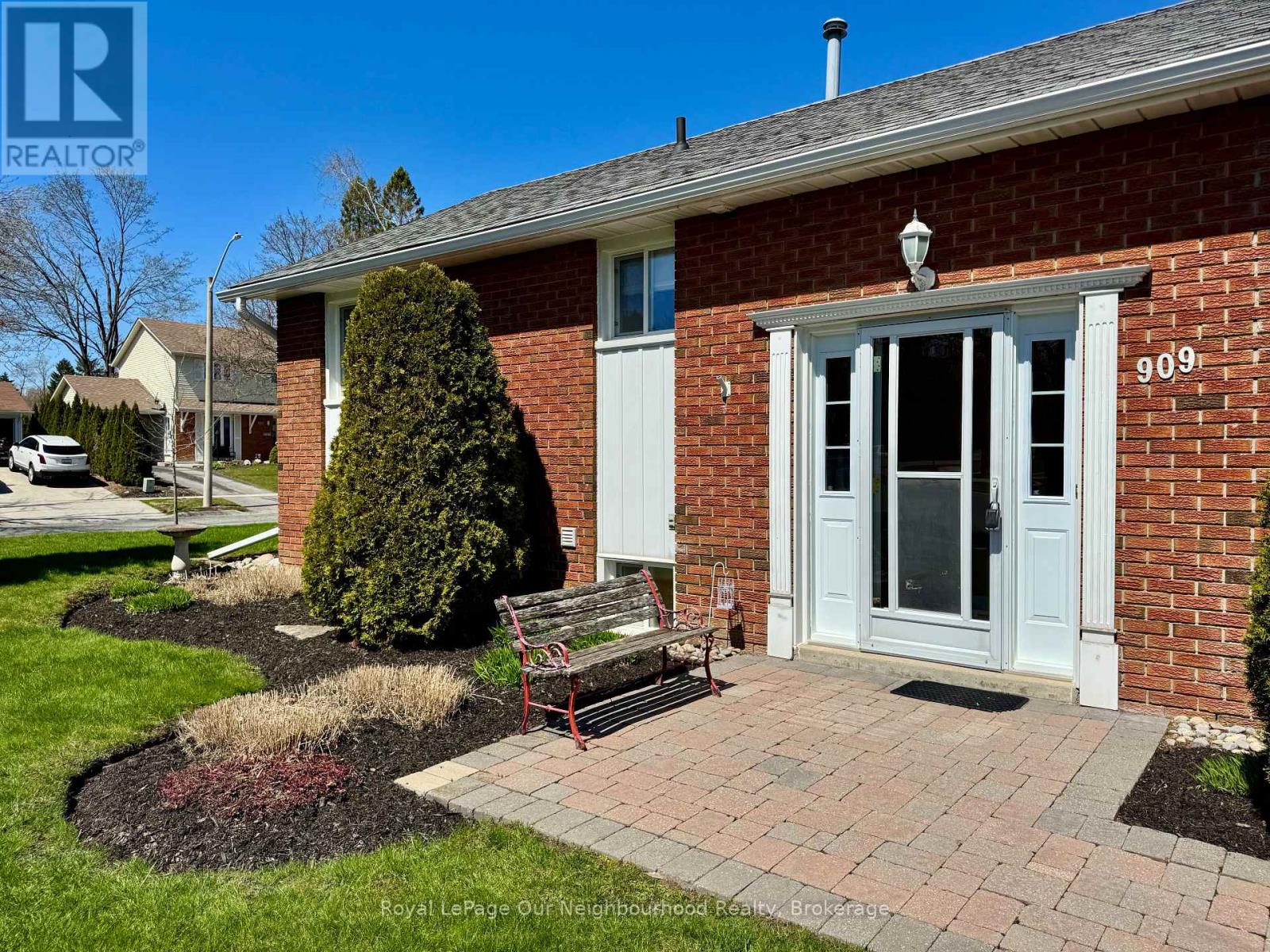 909 Whitefield Drive, Peterborough (Otonabee Ward 1), Ontario  K9J 7W1 - Photo 3 - X13171064