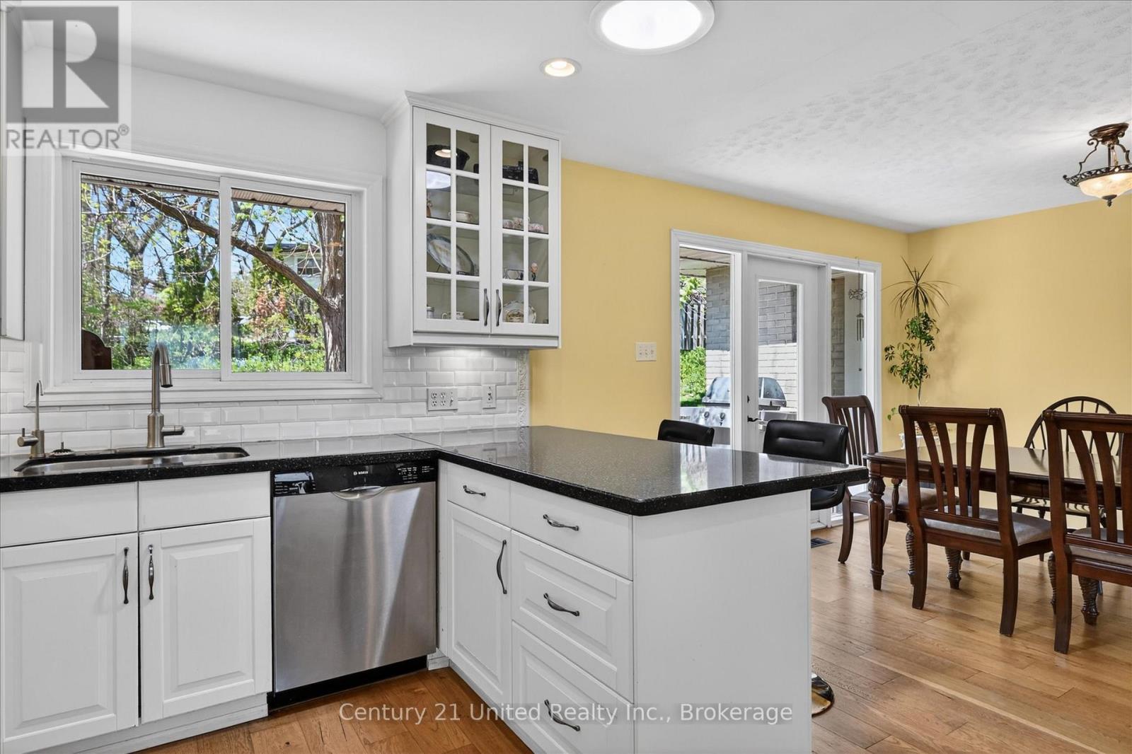 11 Crestwood Avenue, Peterborough (Monaghan Ward 2), Ontario  K9J 1M9 - Photo 10 - X13171380
