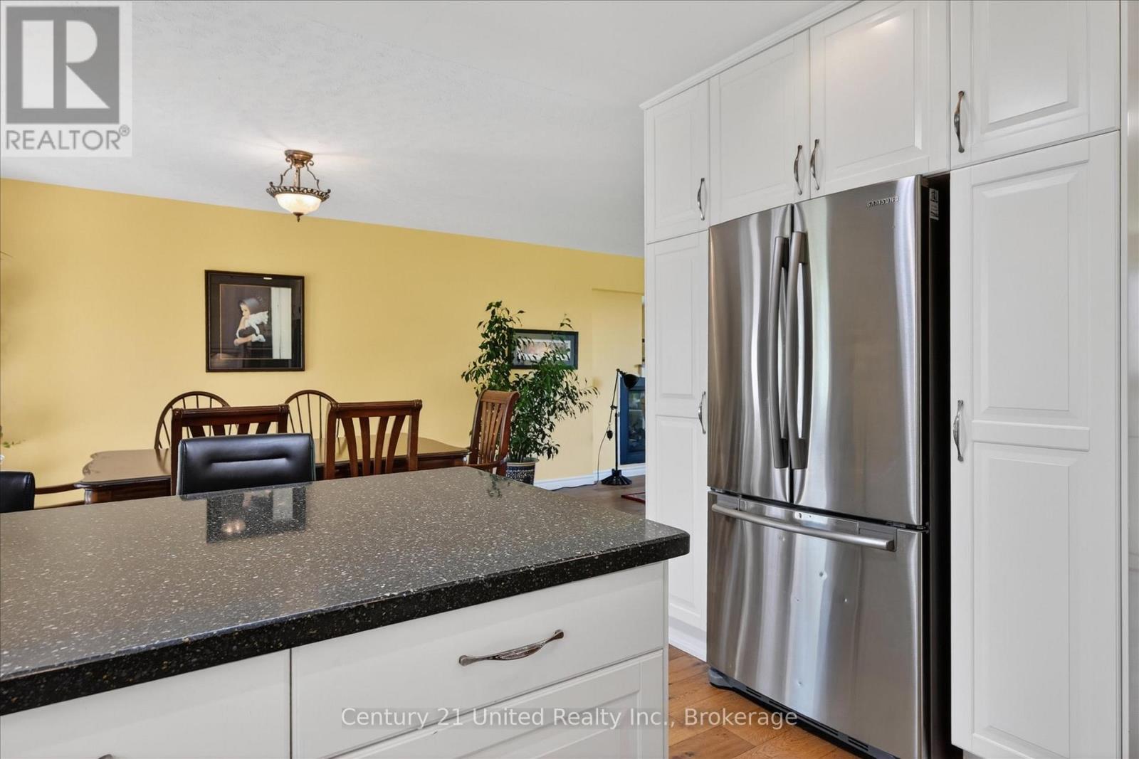 11 Crestwood Avenue, Peterborough (Monaghan Ward 2), Ontario  K9J 1M9 - Photo 11 - X13171380