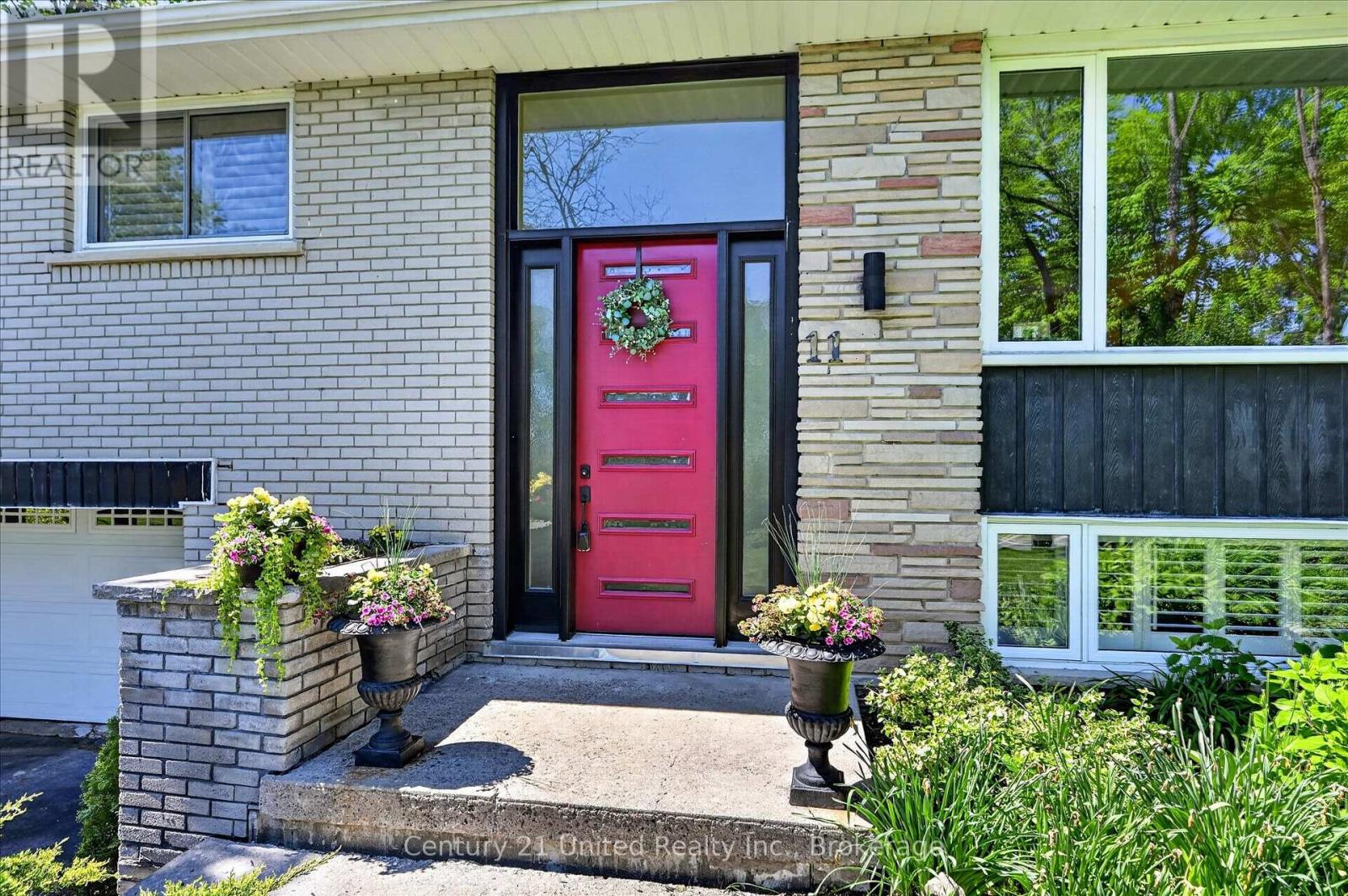 11 Crestwood Avenue, Peterborough (Monaghan Ward 2), Ontario  K9J 1M9 - Photo 3 - X13171380