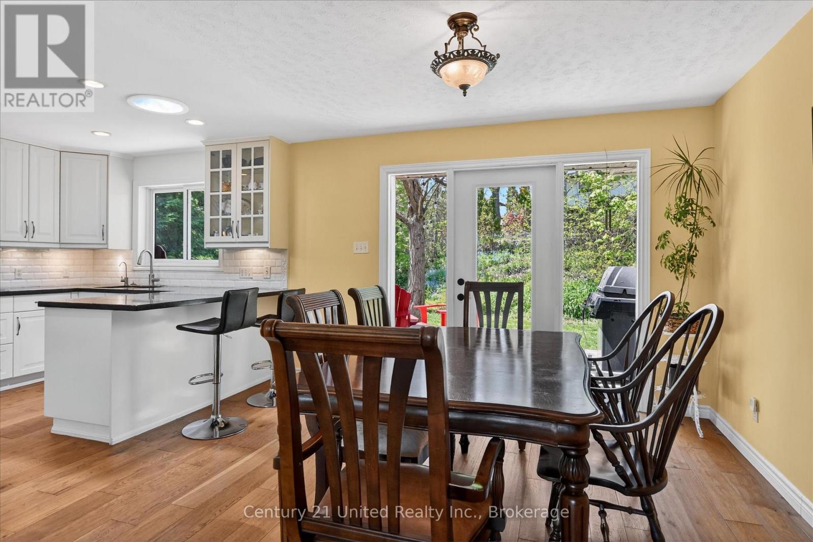 11 Crestwood Avenue, Peterborough (Monaghan Ward 2), Ontario  K9J 1M9 - Photo 7 - X13171380