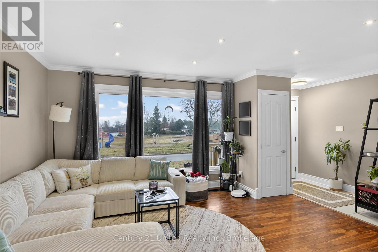 578 Hillside Street, Peterborough (Northcrest Ward 5), Ontario  K9H 5N6 - Photo 5 - X13172030