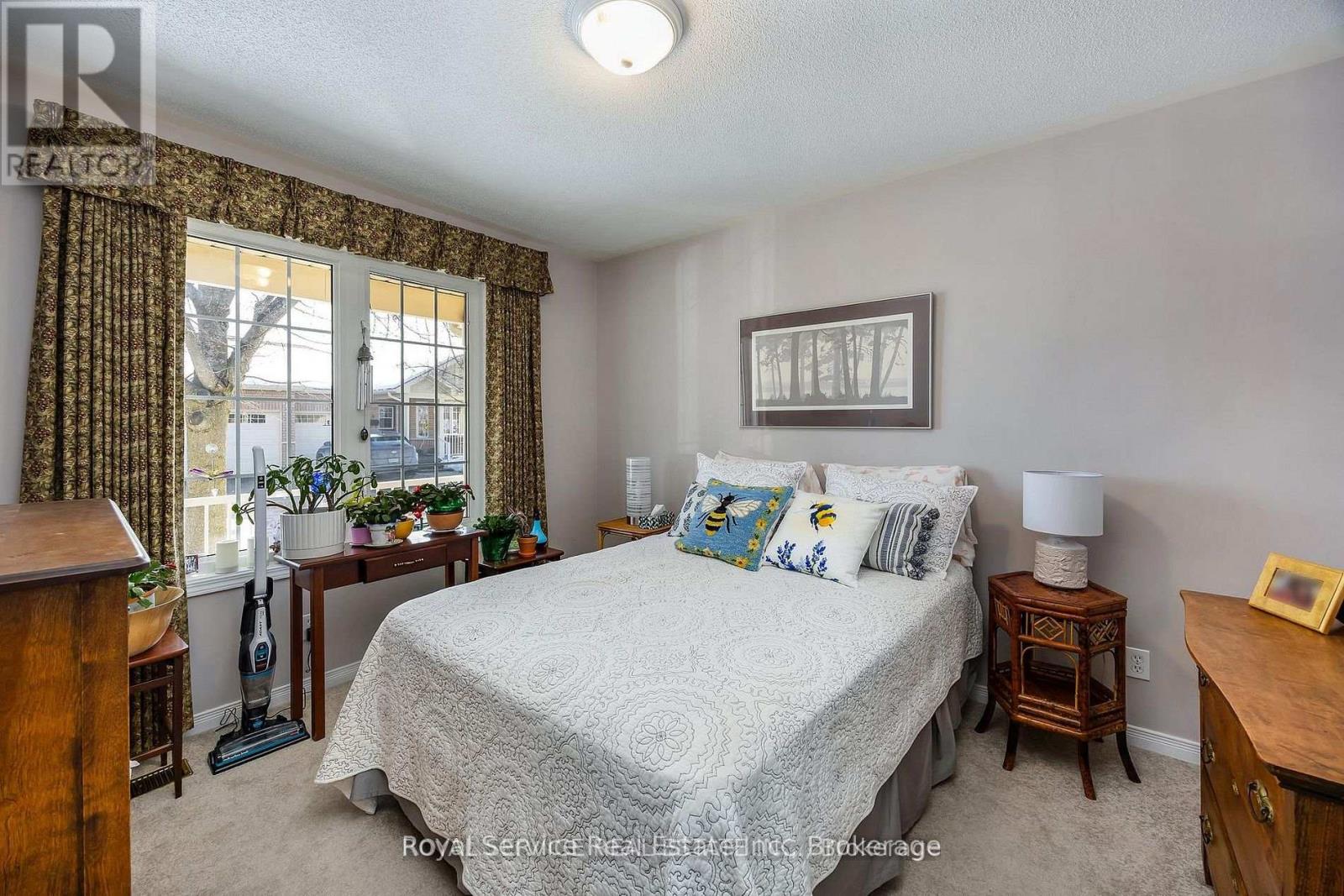 6 - 877 Wentworth Street, Peterborough (Otonabee Ward 1), Ontario  K9J 8R7 - Photo 4 - X13175006