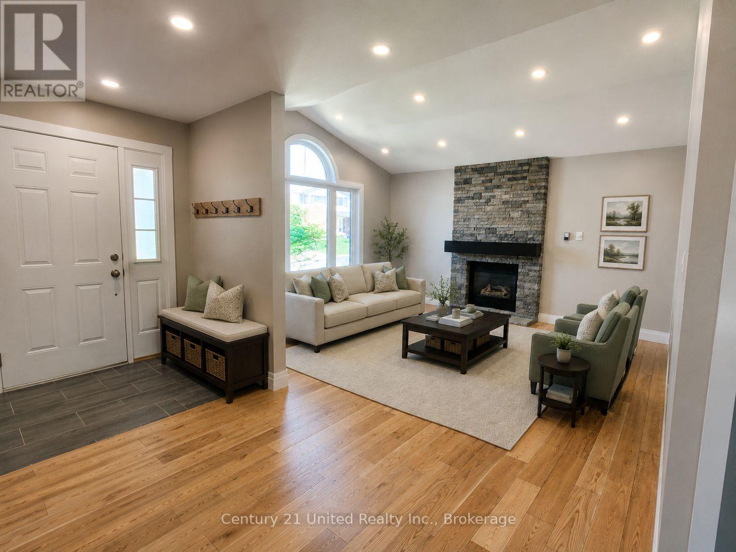 2225 Lorraine Drive, Peterborough (Northcrest Ward 5), Ontario  K9L 1Y6 - Photo 4 - X13175134