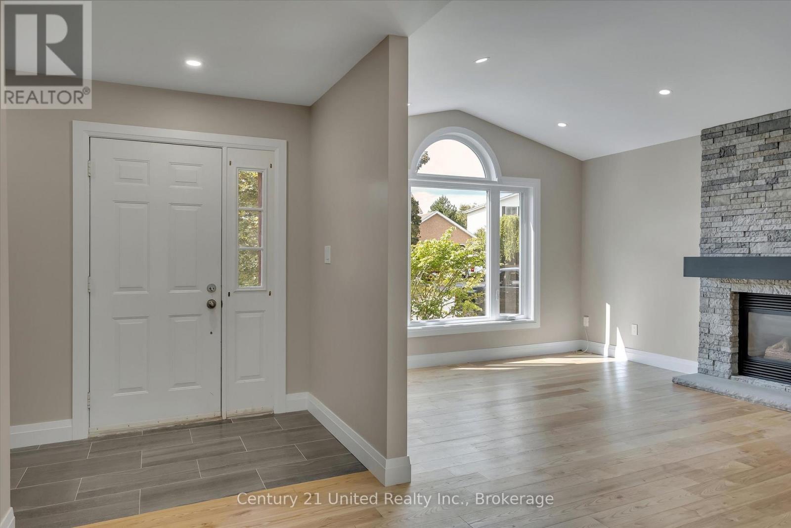 2225 Lorraine Drive, Peterborough (Northcrest Ward 5), Ontario  K9L 1Y6 - Photo 8 - X13175134