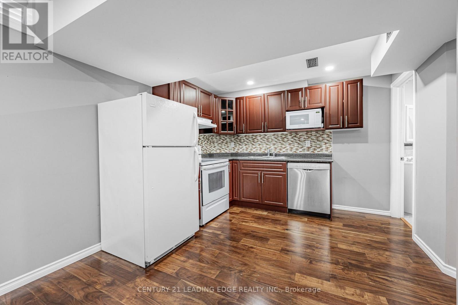 Lower - 98 Erskine Drive, Clarington (Newcastle), Ontario  L1B 1G9 - Photo 11 - E13177304