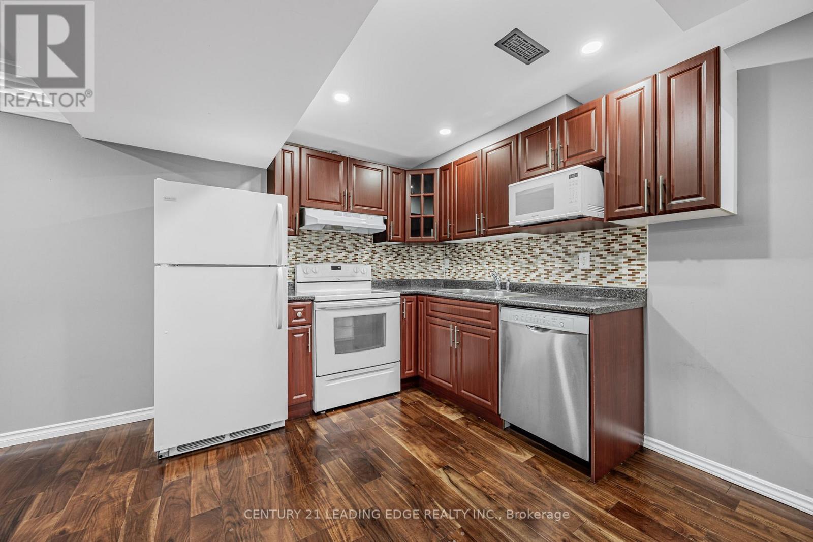 Lower - 98 Erskine Drive, Clarington (Newcastle), Ontario  L1B 1G9 - Photo 12 - E13177304