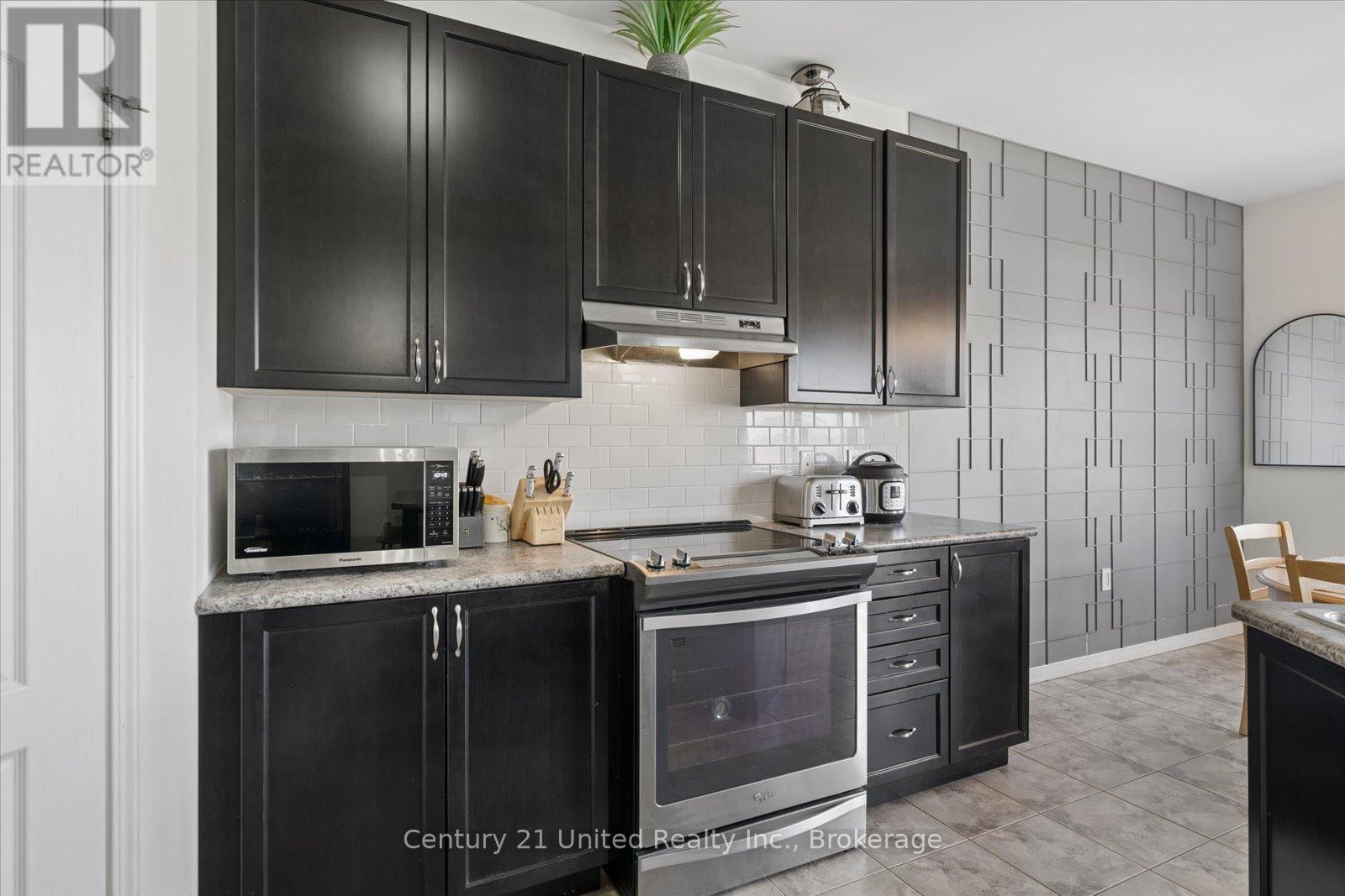 425 Florence Drive, Peterborough (Monaghan Ward 2), Ontario  K9J 0H7 - Photo 15 - X13187722