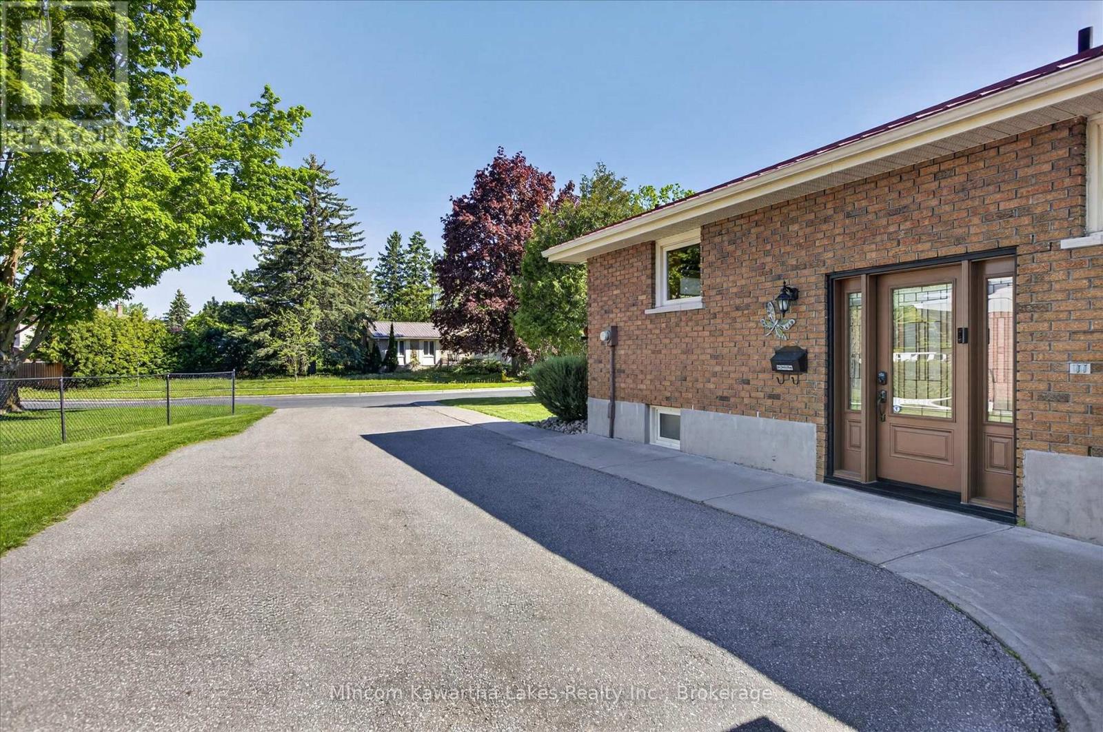 948 St Pauls Street, Peterborough (Northcrest Ward 5), Ontario  K9H 6J6 - Photo 5 - X13199738