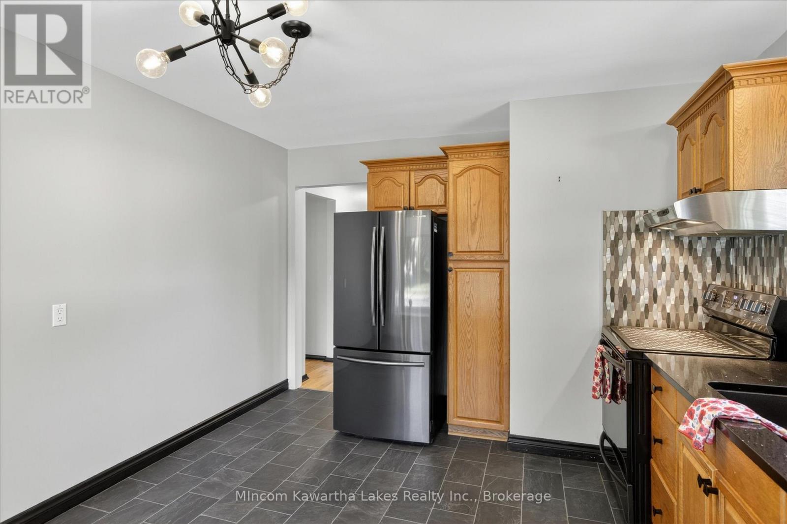 948 St Pauls Street, Peterborough (Northcrest Ward 5), Ontario  K9H 6J6 - Photo 8 - X13199738