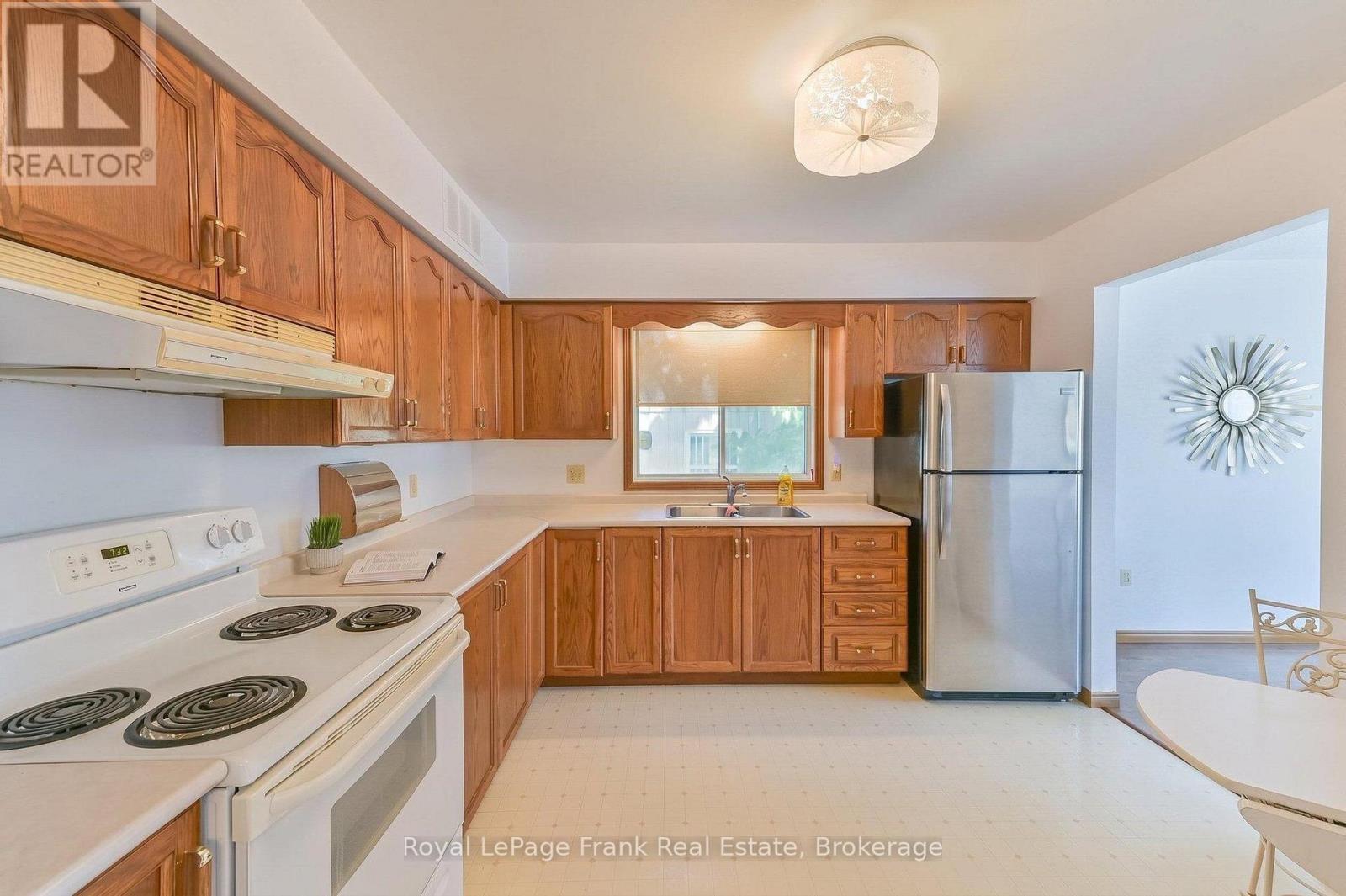 636 Romaine Street, Peterborough (Otonabee Ward 1), Ontario  K9J 2E4 - Photo 11 - X13208366