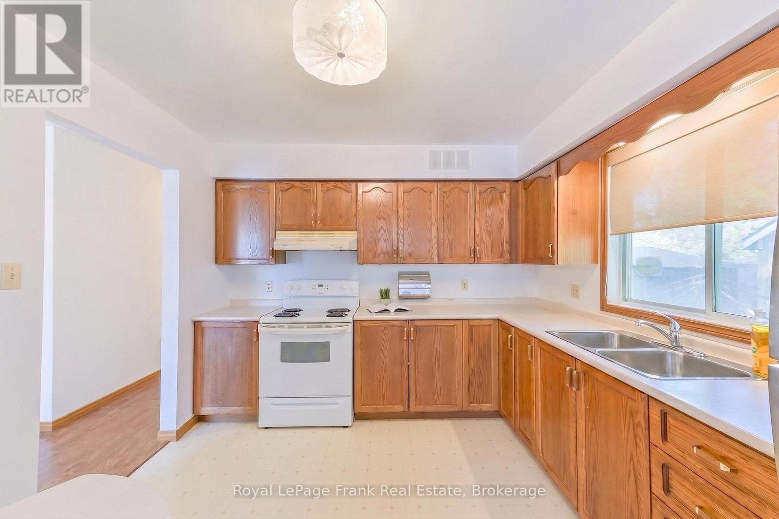 636 Romaine Street, Peterborough (Otonabee Ward 1), Ontario  K9J 2E4 - Photo 12 - X13208366