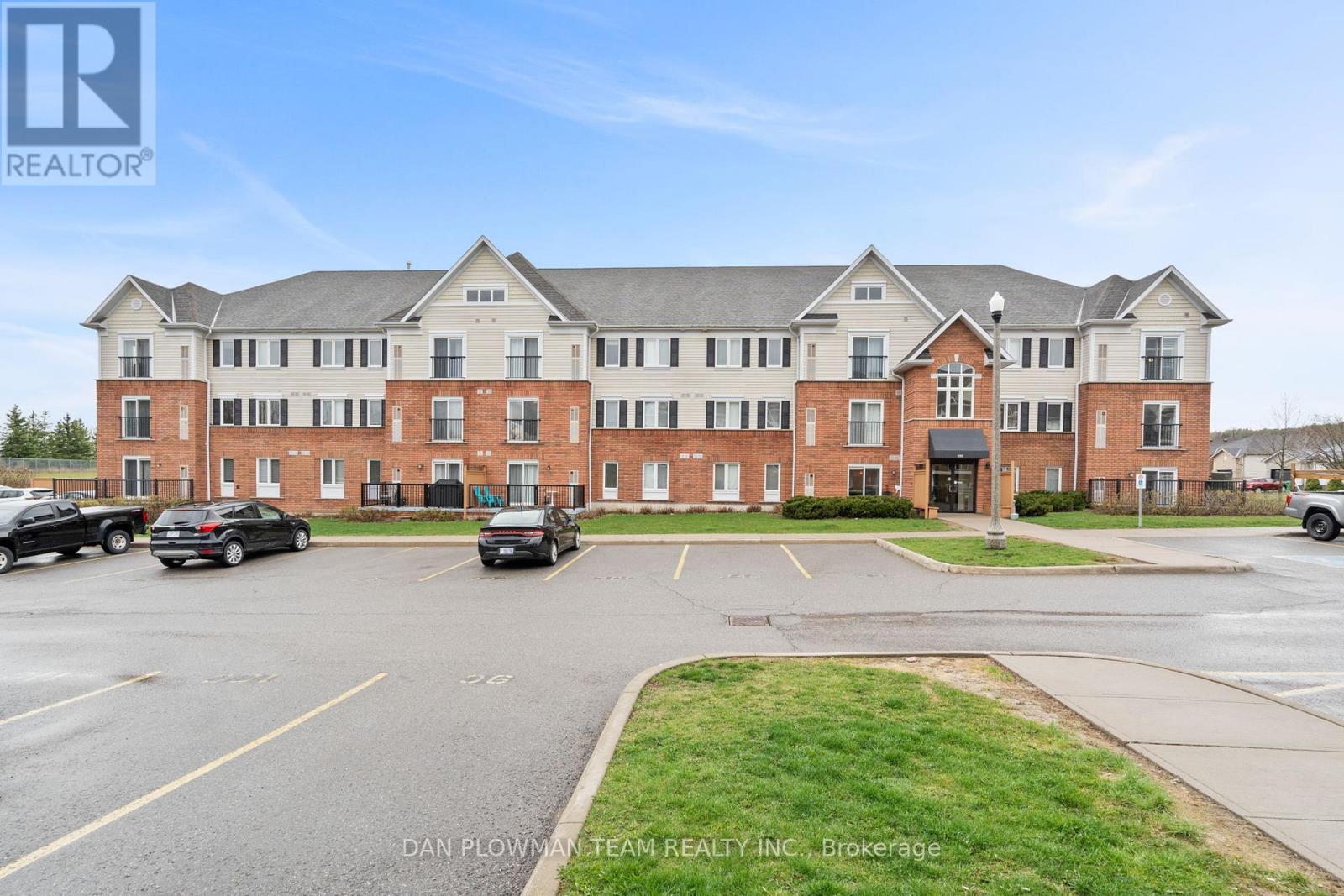 209 - 306 Spillsbury Drive, Peterborough (Otonabee Ward 1), Ontario  K9K 0B5 - Photo 2 - X13211292