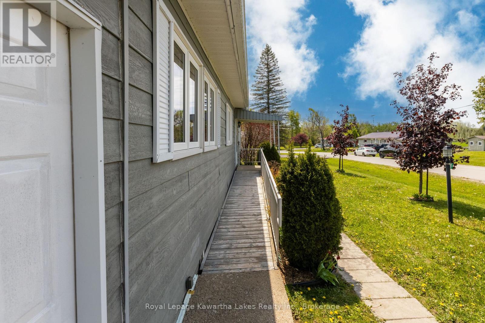 9 Vista Drive, Kawartha Lakes (Lindsay), Ontario  K9V 0H7 - Photo 5 - X13212332