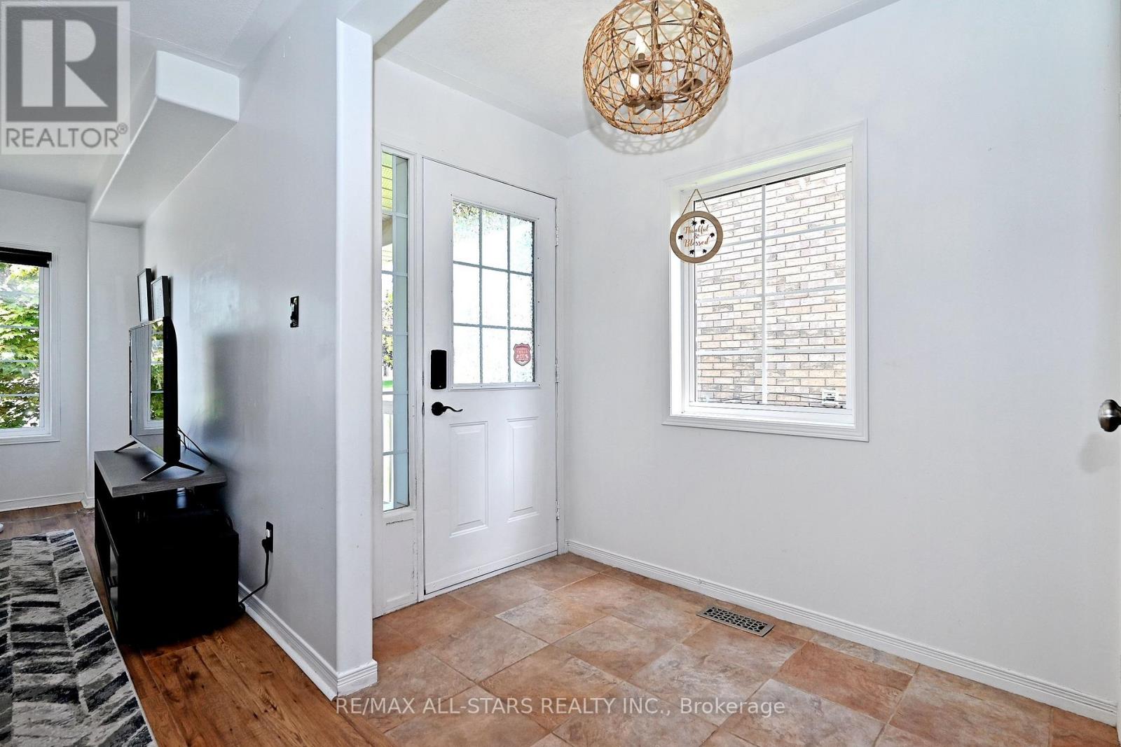 647 Trailview Drive, Peterborough (Ashburnham Ward 4), Ontario  K9J 8P3 - Photo 4 - X13213414