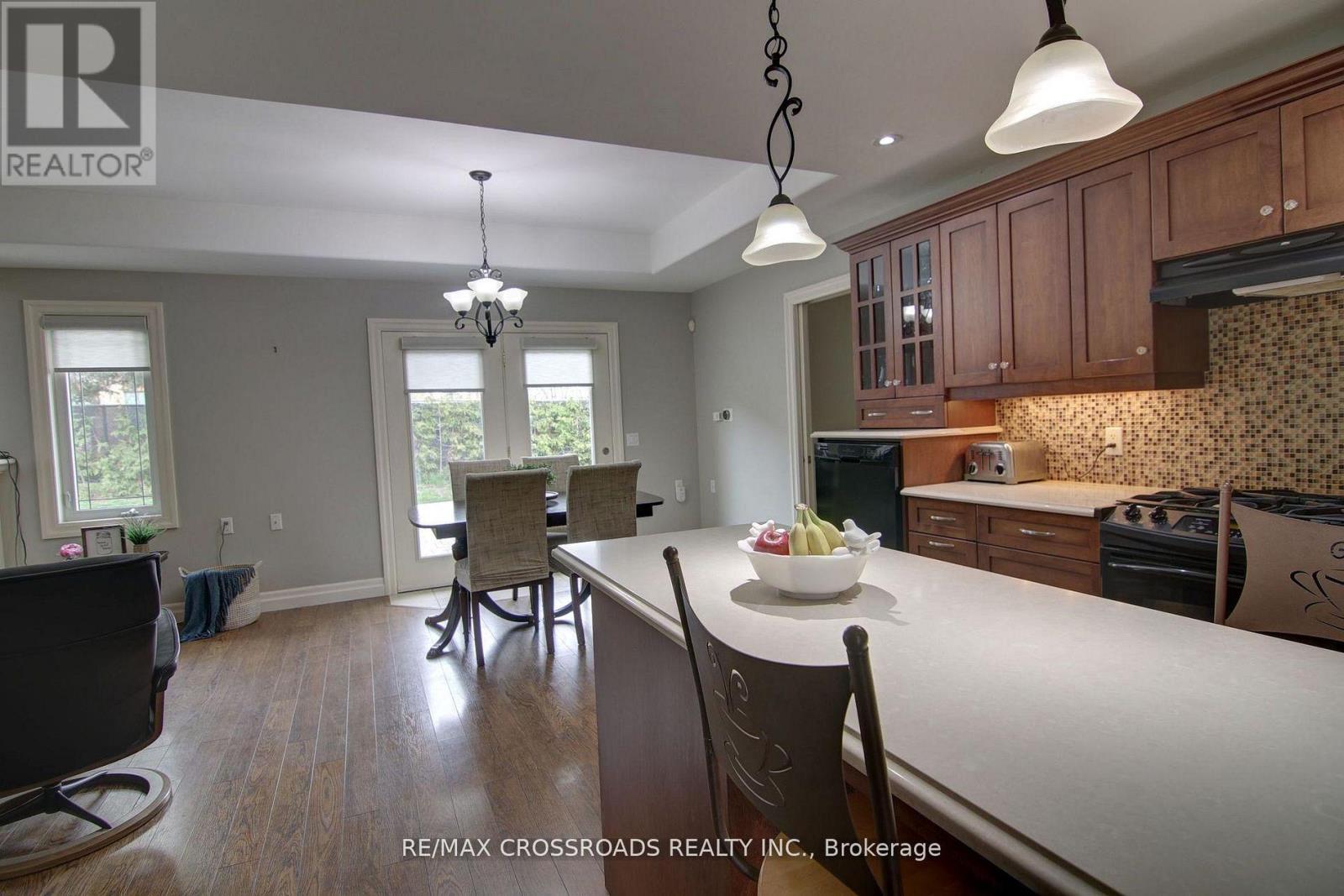8 Green Arbour Way, Kawartha Lakes (Lindsay), Ontario  K9V 0E6 - Photo 7 - X13214066