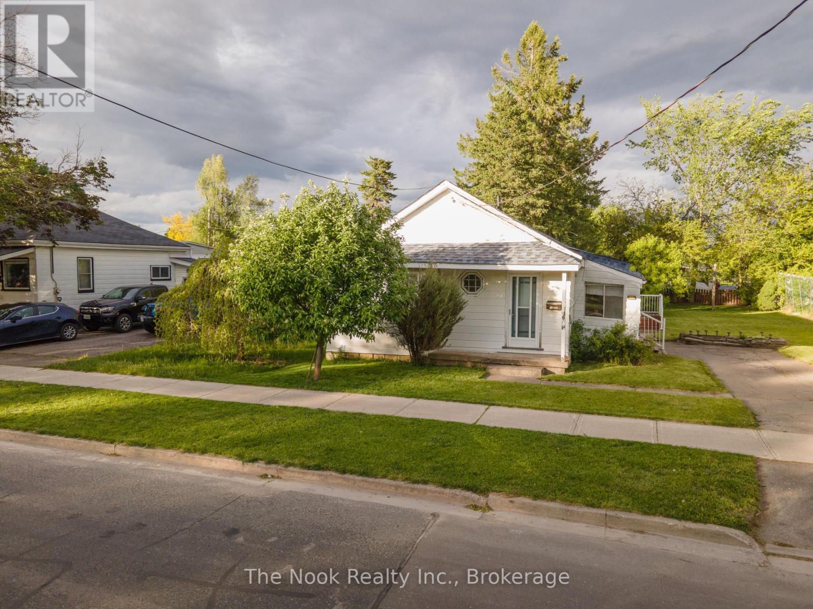 994 Western Avenue, Peterborough (Otonabee Ward 1), Ontario  K9J 5W3 - Photo 4 - X13220108