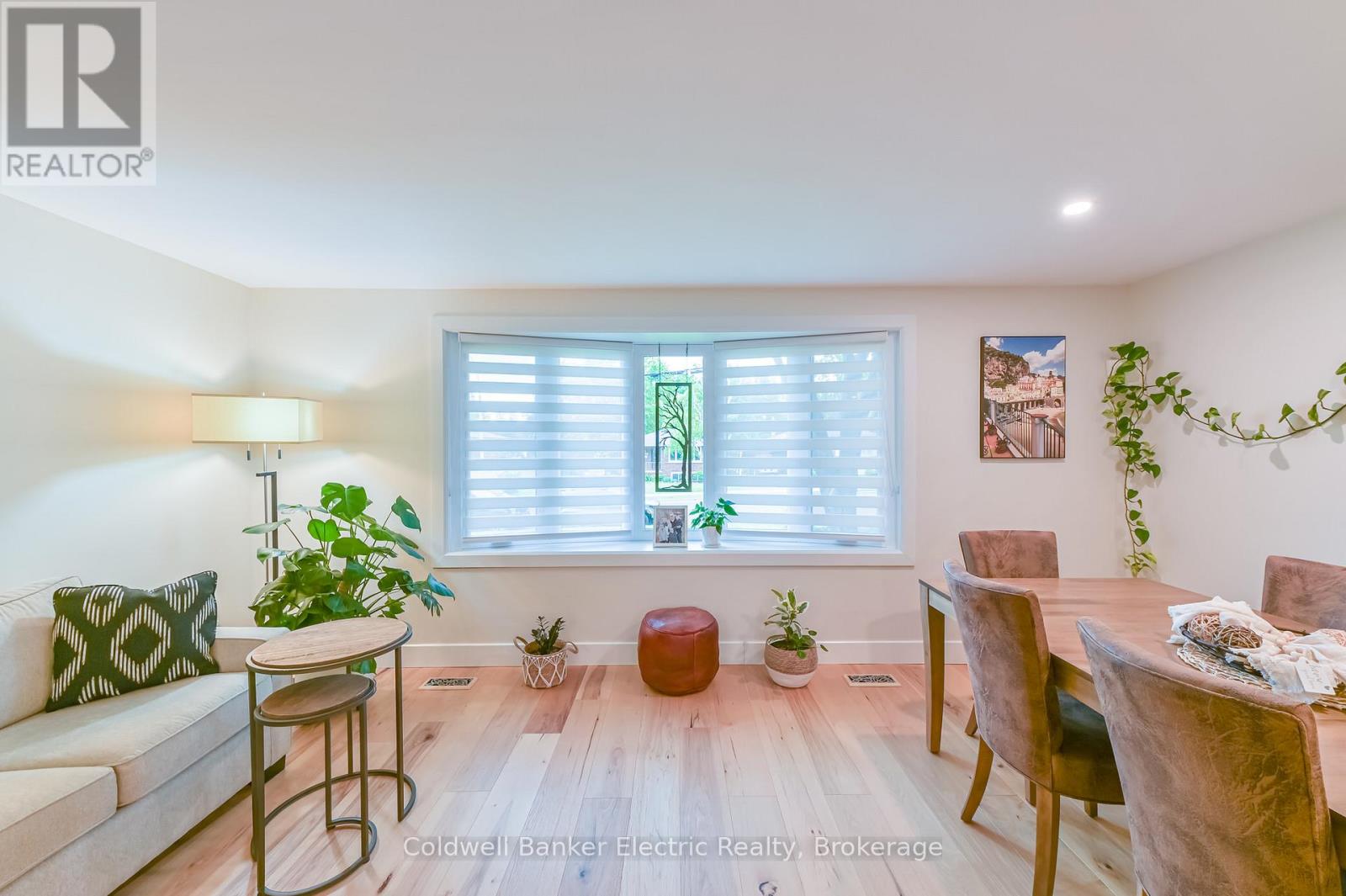 872 Cumberland Avenue, Peterborough (Northcrest Ward 5), Ontario  K9H 7B2 - Photo 4 - X13220690