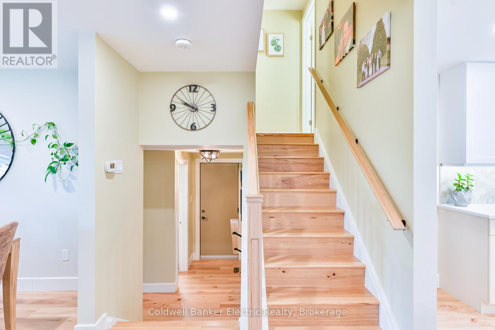 872 Cumberland Avenue, Peterborough (Northcrest Ward 5), Ontario  K9H 7B2 - Photo 9 - X13220690