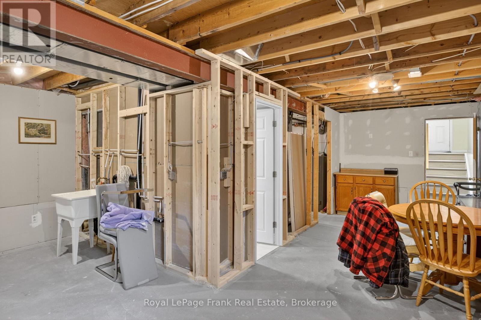 1116 Afton Road, Peterborough (Otonabee Ward 1), Ontario  K9J 8L2 - Photo 36 - X13220878