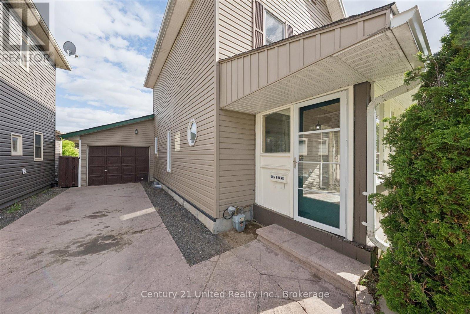 665 Frank Street, Peterborough (Otonabee Ward 1), Ontario  K9J 4M8 - Photo 5 - X13222406
