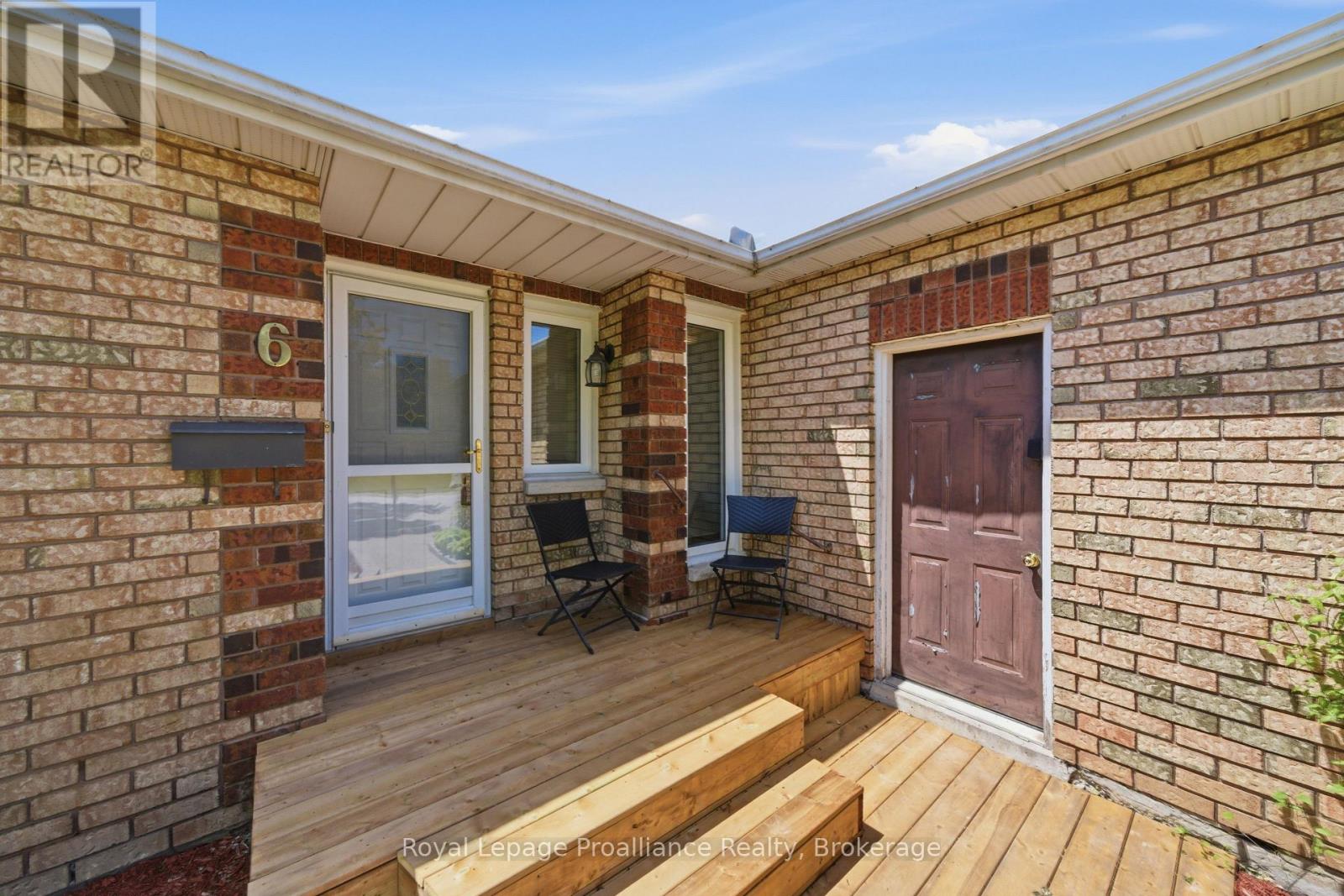 6 Doncaster Crescent, Clarington (Newcastle), Ontario  L1B 1E8 - Photo 2 - E13222822