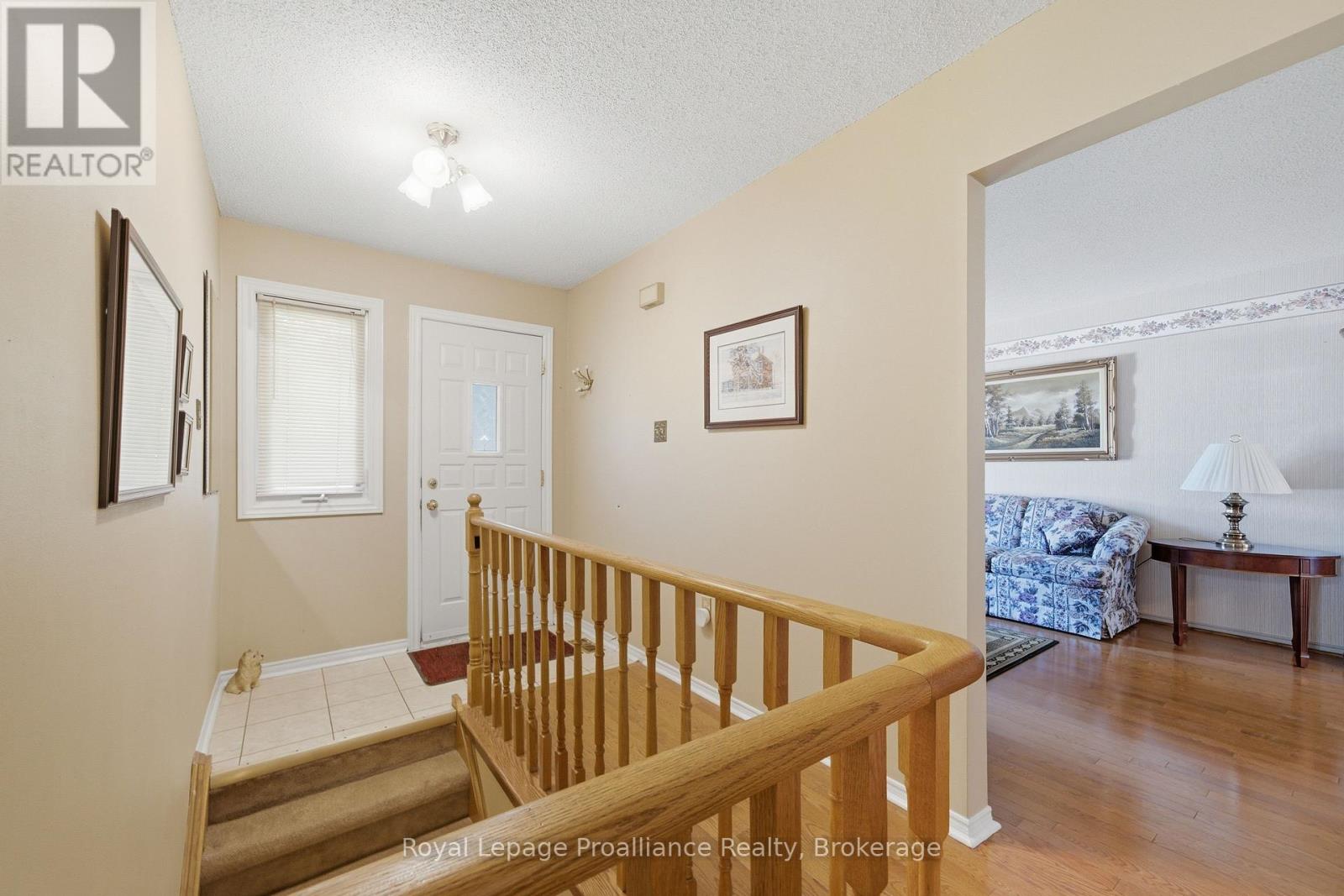 6 Doncaster Crescent, Clarington (Newcastle), Ontario  L1B 1E8 - Photo 5 - E13222822