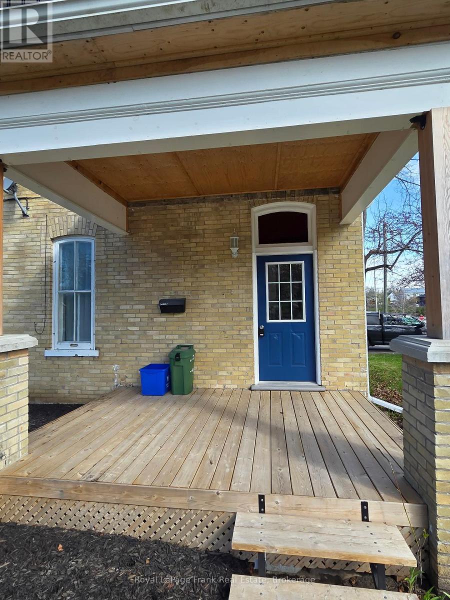 28 Ridout Street, Kawartha Lakes (Lindsay), Ontario  K9V 2B2 - Photo 2 - X13223104
