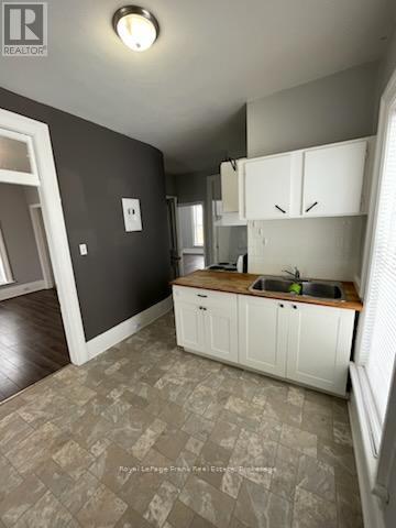 28 Ridout Street, Kawartha Lakes (Lindsay), Ontario  K9V 2B2 - Photo 4 - X13223104