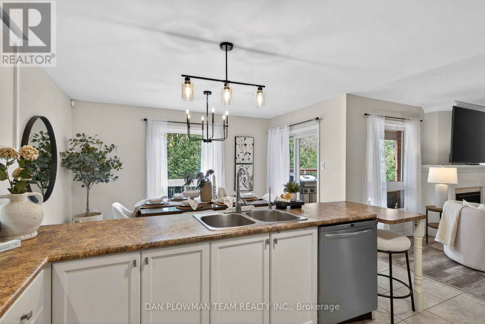 10 Springbank Road, Kawartha Lakes (Omemee), Ontario  K0L 2W0 - Photo 4 - X13224056