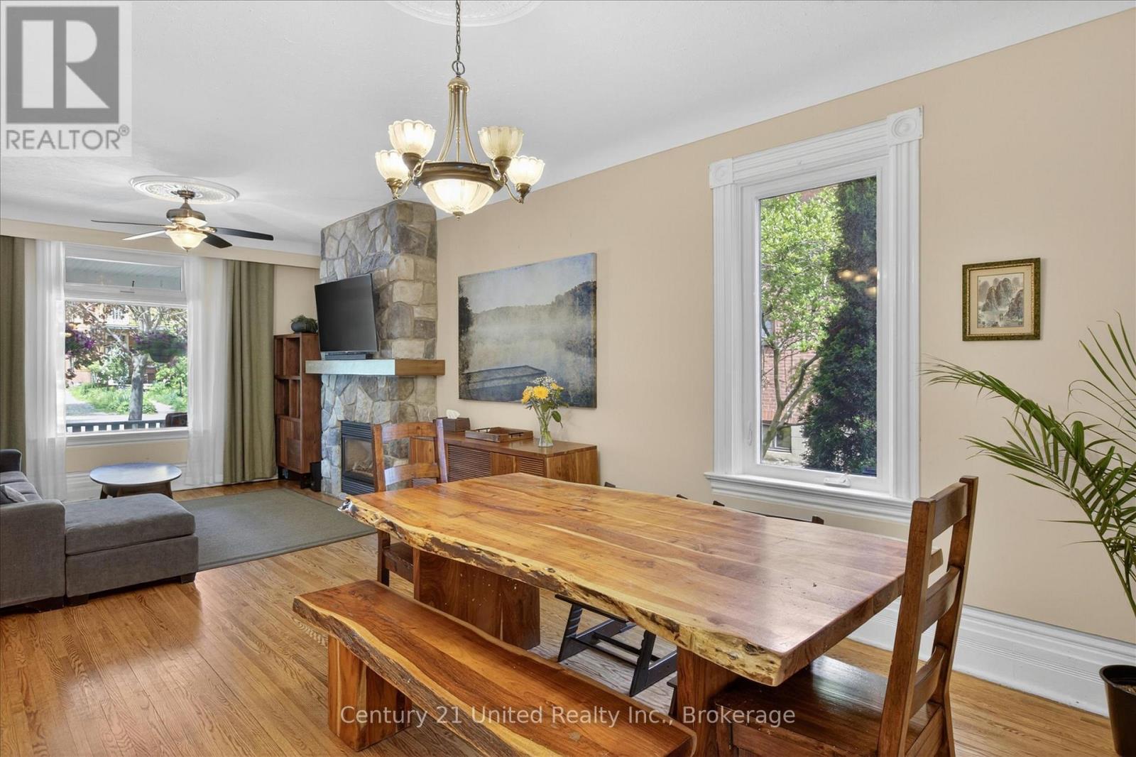 587 Gilmour Street, Peterborough (Town Ward 3), Ontario  K9H 2K3 - Photo 11 - X13224738