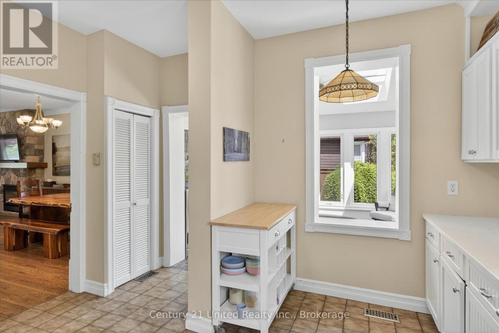 587 Gilmour Street, Peterborough (Town Ward 3), Ontario  K9H 2K3 - Photo 14 - X13224738