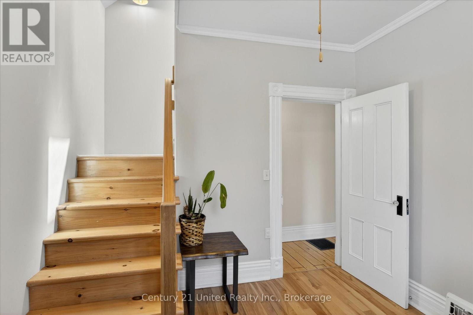 587 Gilmour Street, Peterborough (Town Ward 3), Ontario  K9H 2K3 - Photo 27 - X13224738