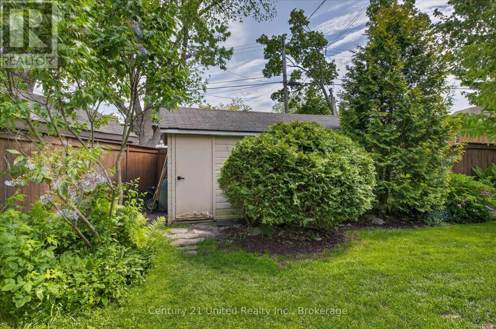 587 Gilmour Street, Peterborough (Town Ward 3), Ontario  K9H 2K3 - Photo 39 - X13224738