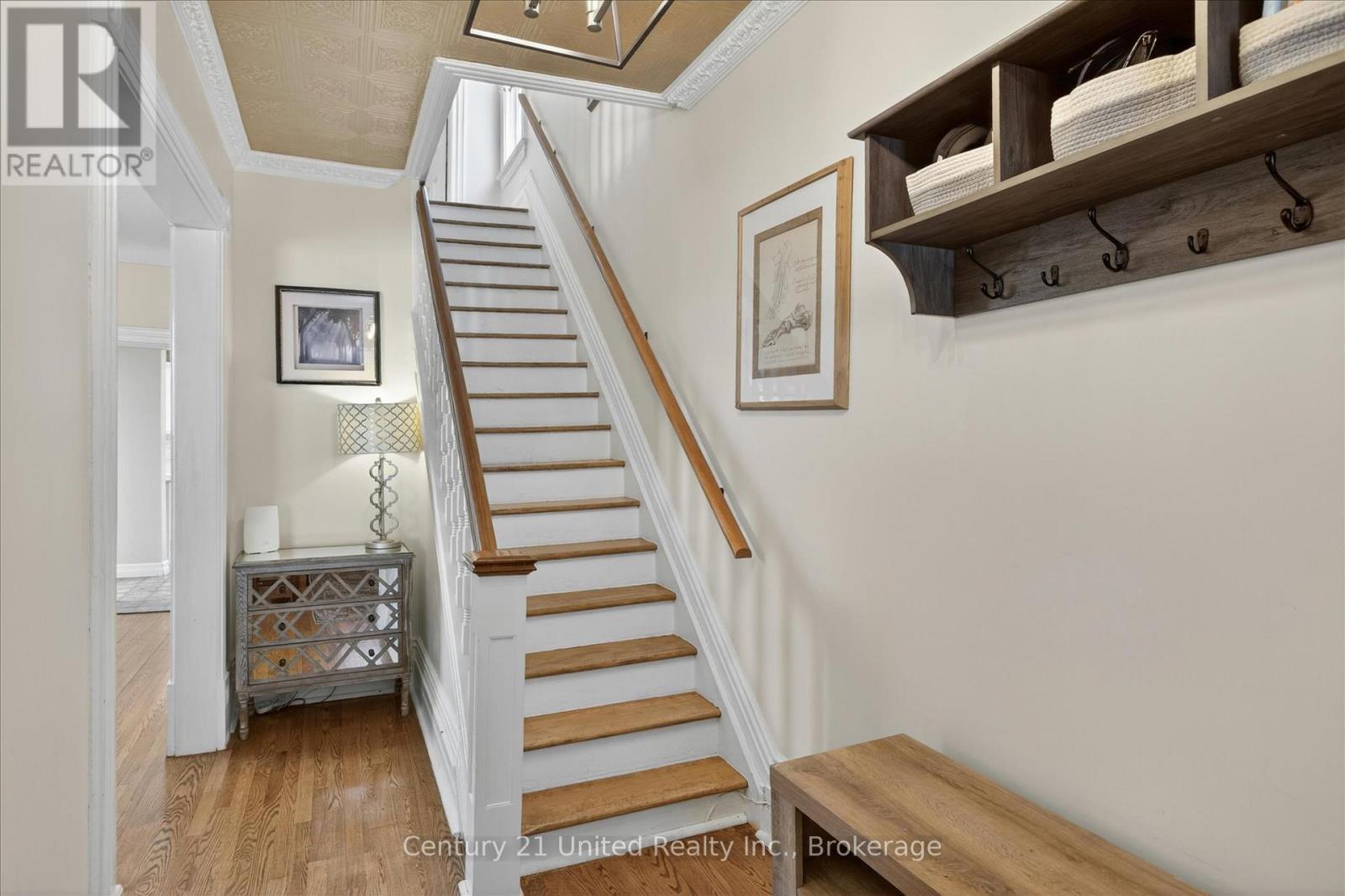 587 Gilmour Street, Peterborough (Town Ward 3), Ontario  K9H 2K3 - Photo 6 - X13224738