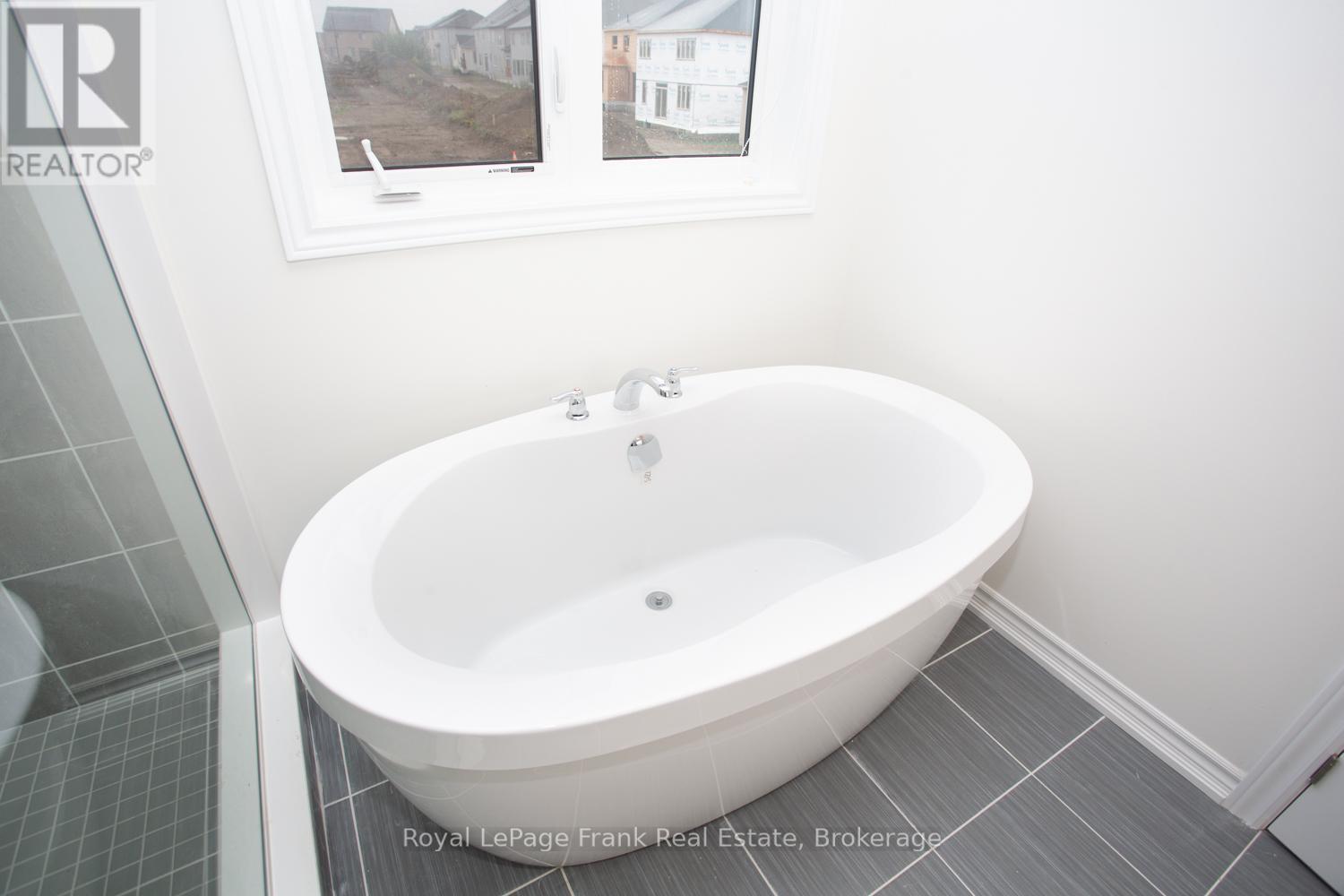 5 Hennessey Crescent, Kawartha Lakes (Lindsay), Ontario  K9V 0P3 - Photo 38 - X13225424