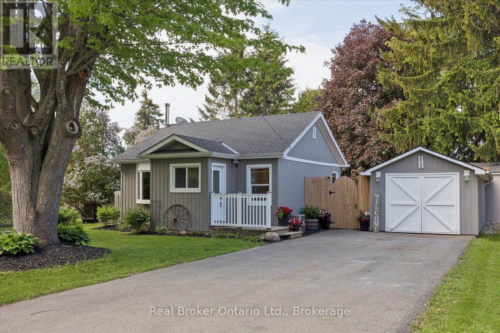 212 Mill Street N, Clarington (Newcastle), Ontario  L1B 1J3 - Photo 2 - E13227750