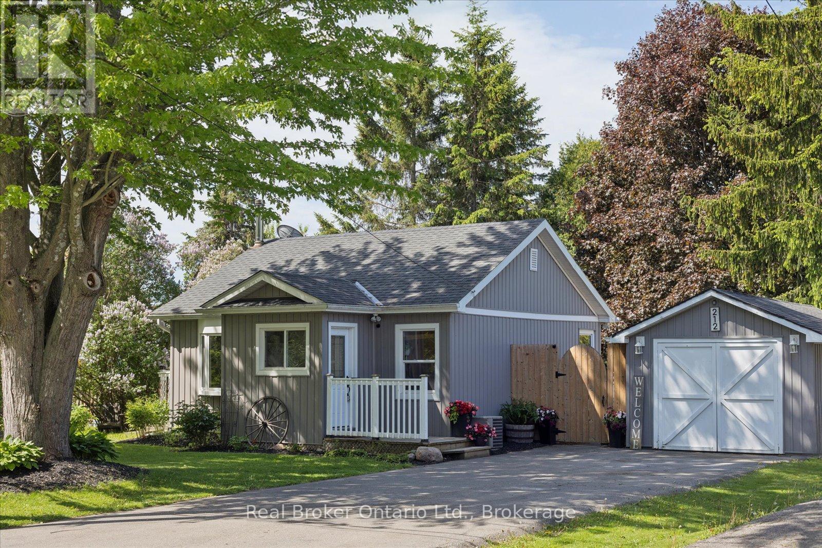 212 Mill Street N, Clarington (Newcastle), Ontario  L1B 1J3 - Photo 3 - E13227750