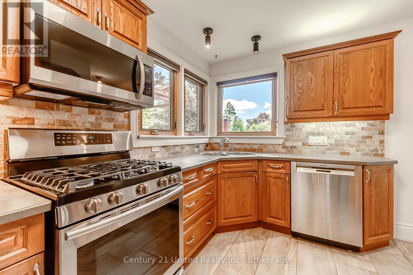 1306 Hazeldean Avenue, Peterborough (Monaghan Ward 2), Ontario  K9J 5Z4 - Photo 12 - X13228474