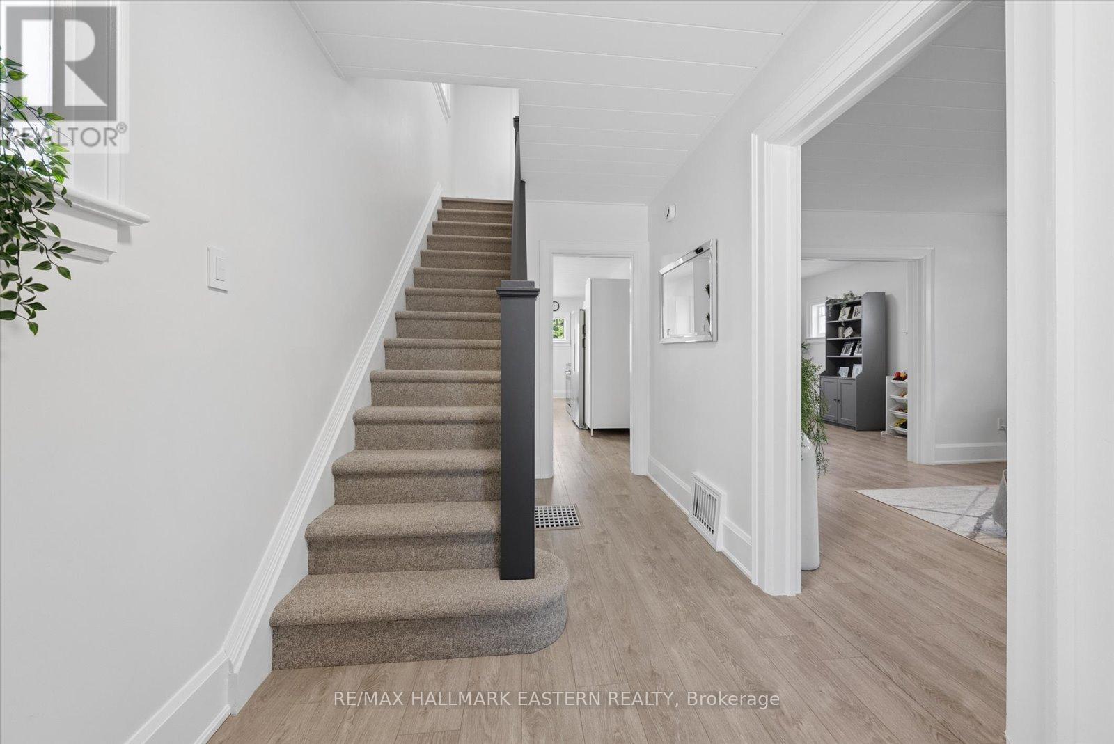 590 Douglas Avenue, Peterborough (Town Ward 3), Ontario  K9J 4L1 - Photo 12 - X13228622