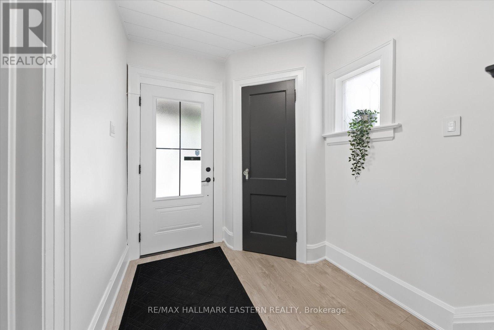590 Douglas Avenue, Peterborough (Town Ward 3), Ontario  K9J 4L1 - Photo 4 - X13228622